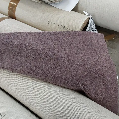 ROLL OF QUALITY GLF DIM HEATHERS CARPET // SIZE: APPROX. 5 X 1.68m