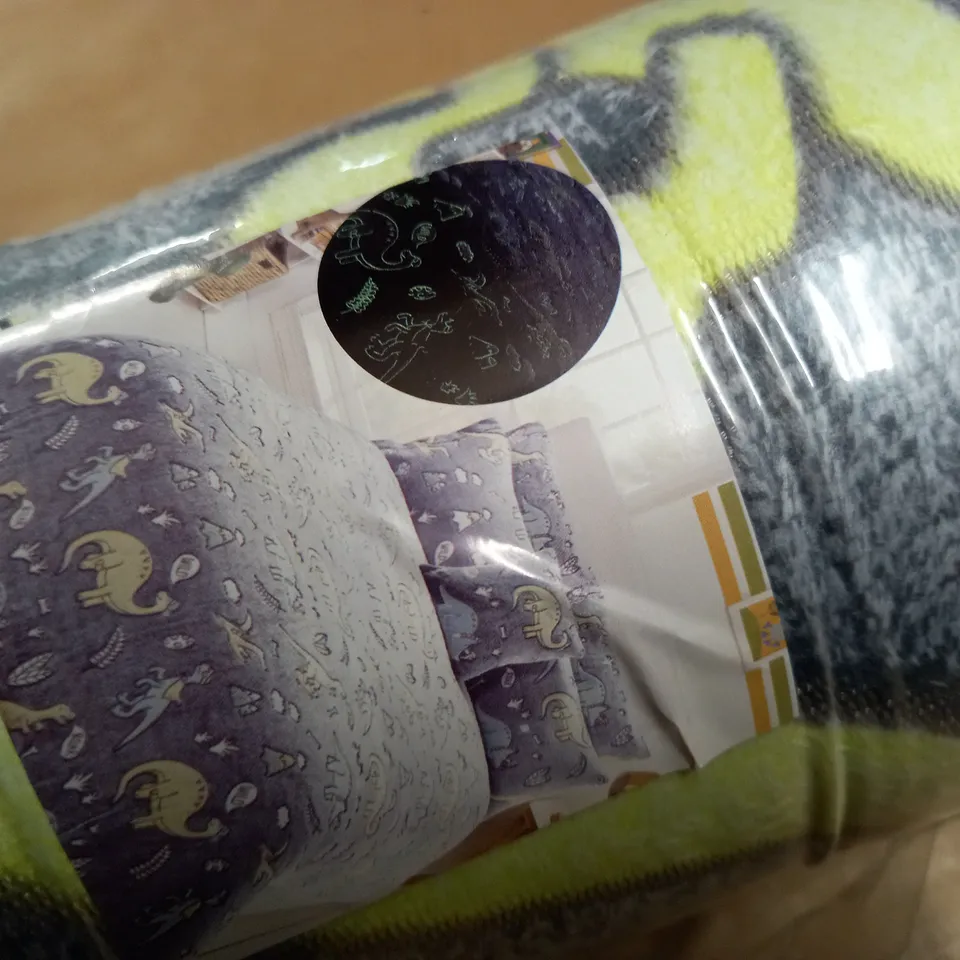 OLIVIA ROCCO SILVER DINO BLANKET - 130X150CM