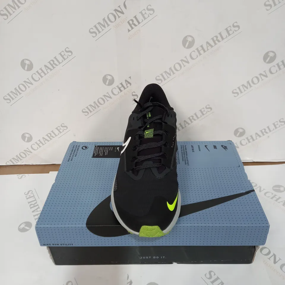 BOXED PAIR OF NIKE AIR ZOOM PEGASUS 39 SHIELD TRAINERS - BLACK/WHITE/SMOKE GREY, SIZE 7 