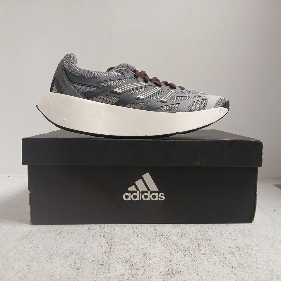 BOXED PAIR OF ADIDAS ADIZERO ARUKU TRAINERS IN GREY SIZE UK 7
