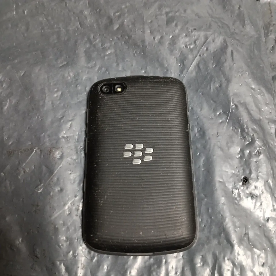 BLACKBERRY SMARTPHONE WITH PHYSICAL QWERTY KEYBOARD 