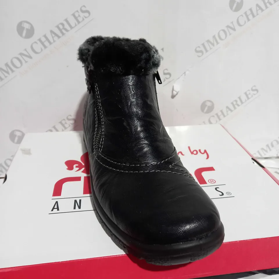 BOXED PAIR OF RIEKER ANKLE BOOTS WITH FUR CUFF, BLACK - SIZE 6.5