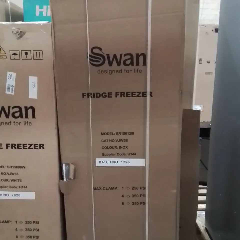 BOXED SWAN SR156120I 55CM WIDE, TOTAL NO FROST, 50/50 SPLIT FRIDGE FREEZER - INOX
