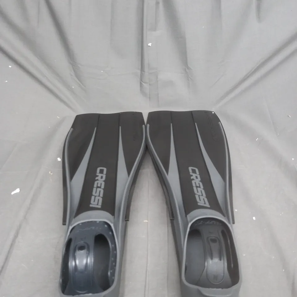 CRESSI FREEFROG SWIMMING FINS SIZE 8.5-9.5