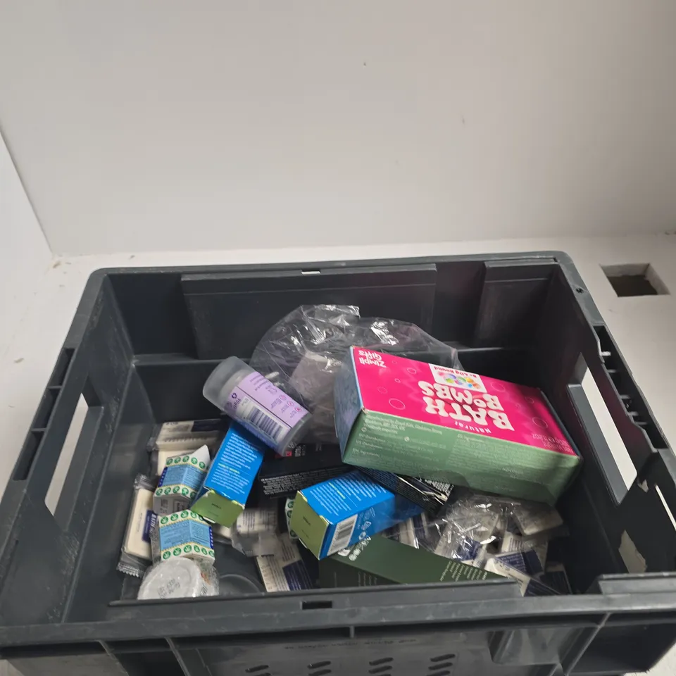 TOTE OF APPROXIMATELY 10 ASSORTED ITEMS INCLUDING BOTAE MAN HAIR REMOVAL CREAM, SALT OF EARTH NATURAL DEODORANT AND FREEDERM INNOVATIVE SPOT CARE