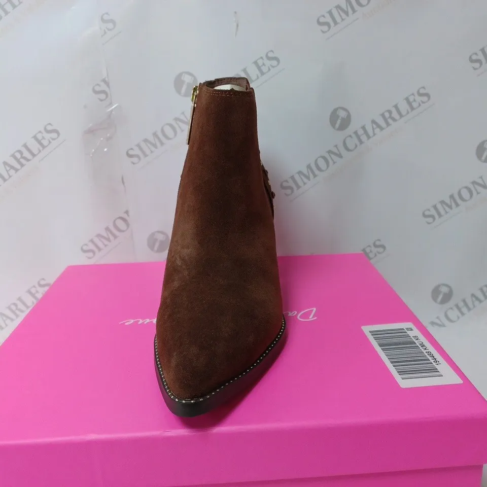 UNBOXED PAIR OF JEWELLED DANNII MINOGUE HEELED BOOT SIZE 6