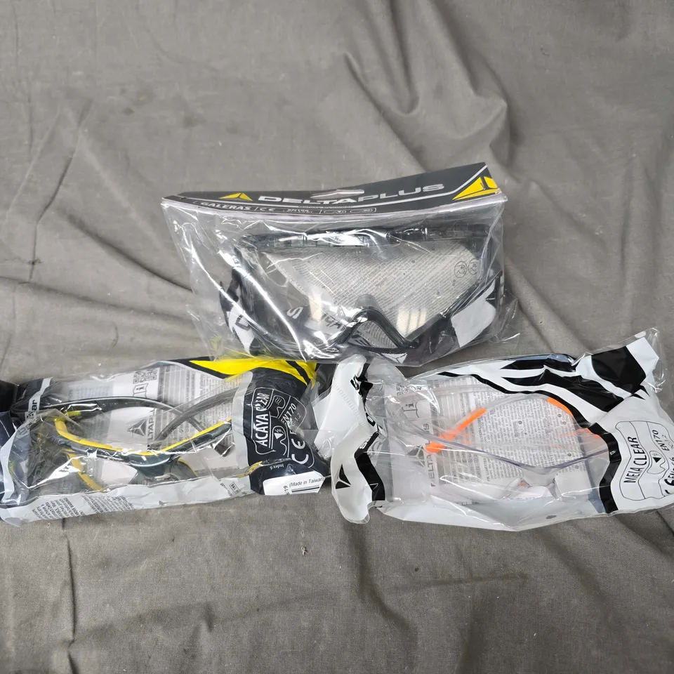 APPROXIMATELY 25 ASSORTED SAFETY GLASSES IN VARIOUS STYLES 
