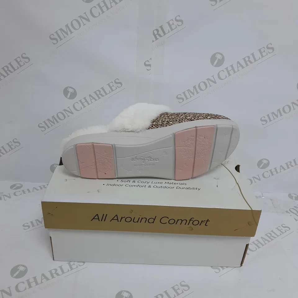 SKECHERS ARCH SLIPPERS, ROSE GOLD - SIZE 5