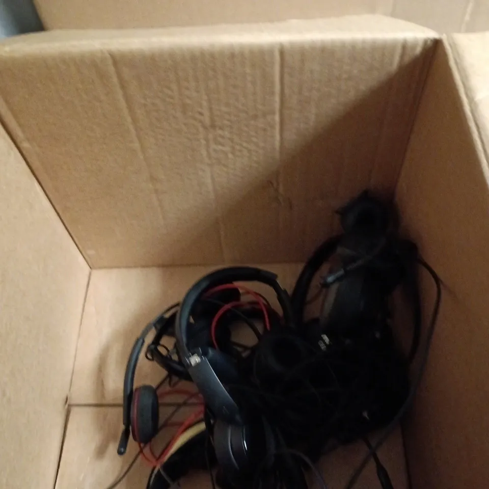 BOX OF APPROXIMATELY 7 ASSORTED WIRED HEADPHONES