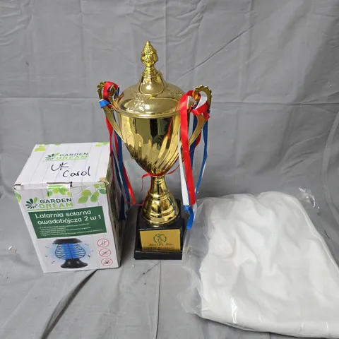 CAGE OF APPROXIMATELY 20 ASSORTED HOUSEHOLD ITEMS TO INCLUDE  - SOLAR GARDEN DECOR - TROPHY AND CLOTHING - COLLECTION ONLY