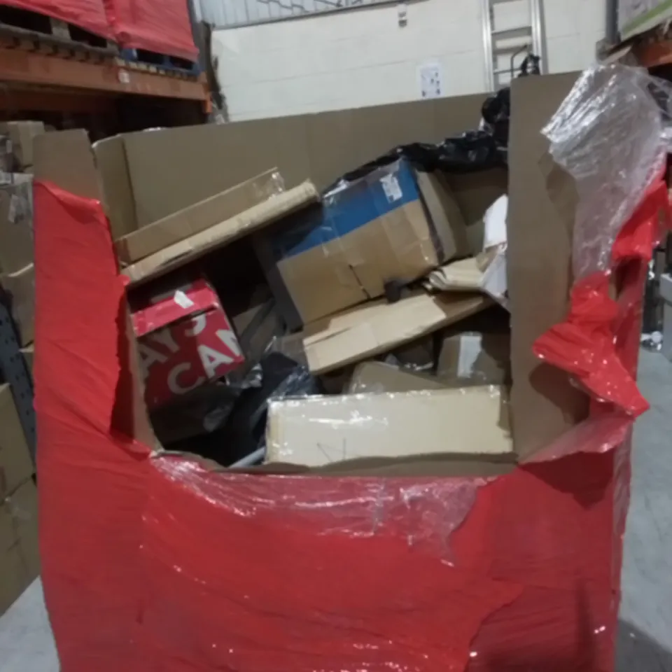 PALLET OF ASSORTED ITEMS TO INCLUDE: SHOWER, TOWEL RAIL, TOILET SEAT,GRAIN COOKER, YOGA MAT, CHARGING DISPLAY STAND FOR P5-VR2 ETC