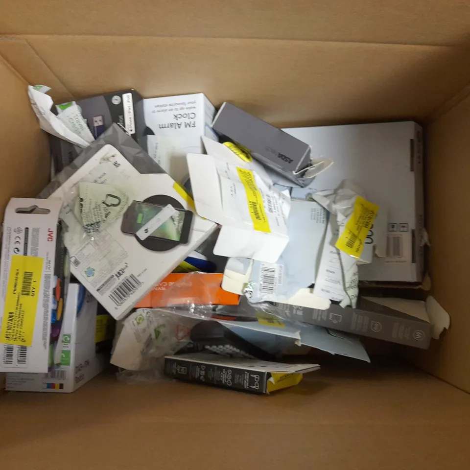 BOX OF APPROX 15 ITEMS TO INCLUDE ONN TV AERIAL EXTENSION, ONE FOR ALL LG REPLACEMENT REMOTE, JUICE 5W WIRELESS CHARGING PAD