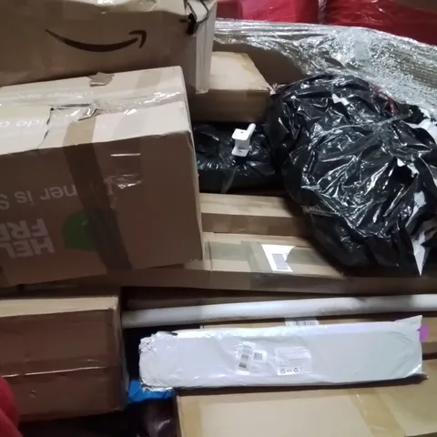 PALLET CONTAINING VARIOUS ASSORTED BOXED HOUSEHOLD ITEMS TO INCLUDE: LARGE AREA RUG, RETRACTABLE SAFETY GATES, LAPTOP TRAYS AND LOTS MORE UNMARKED BOXED ITEMS