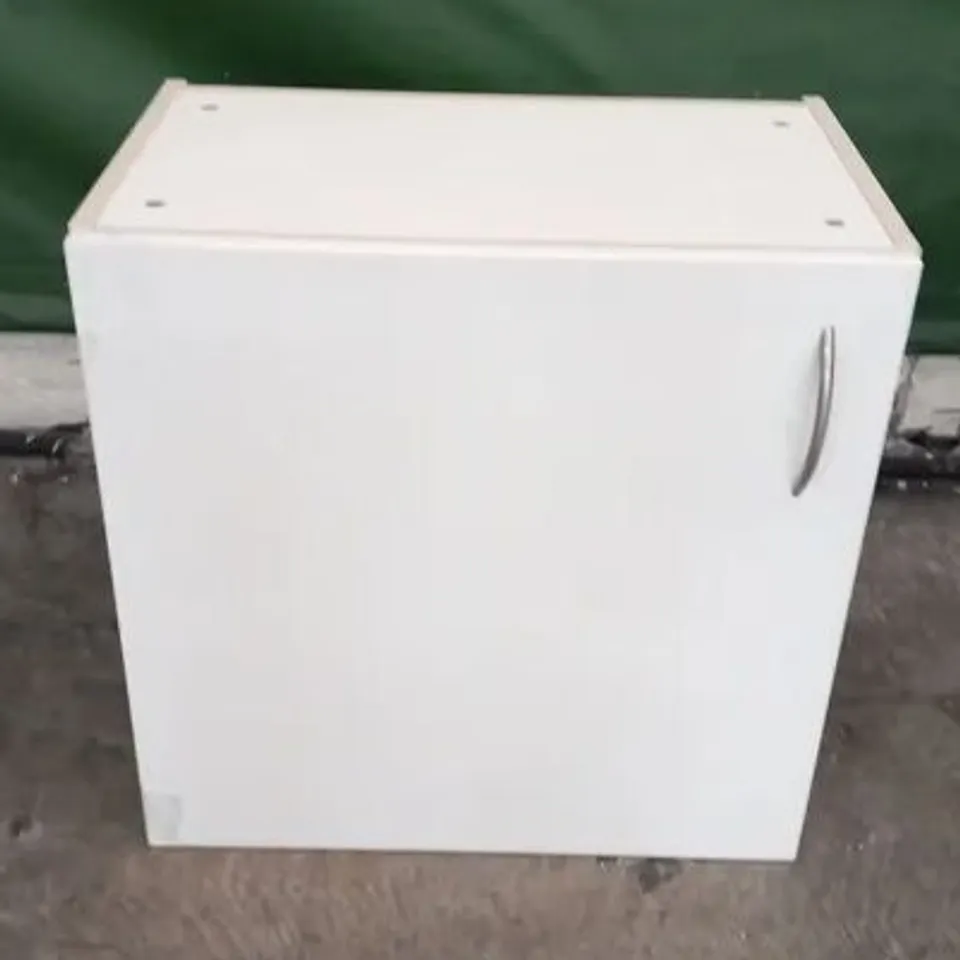 PALLET OF FIVE SINGLE DOOR WALL UNITS WHITE