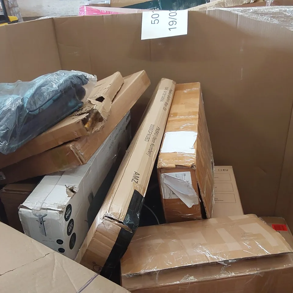 PALLET OF ASSORTED ITEMS INCLUDING: KIDS CAR SEAT, SMART GLASS PANEL HEATER, BOXED MATTRESS, BABY BASSINET/SLEEPER, BABY CHANGING STATION ECT