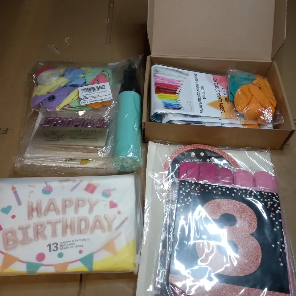 BOX OF APPROXIMATELY 20 ASSORTED BIRTHDAY PARTY DECORATION ITEMS TO INCLUDE BANNERS, BALLOONS, TASSELS ETC