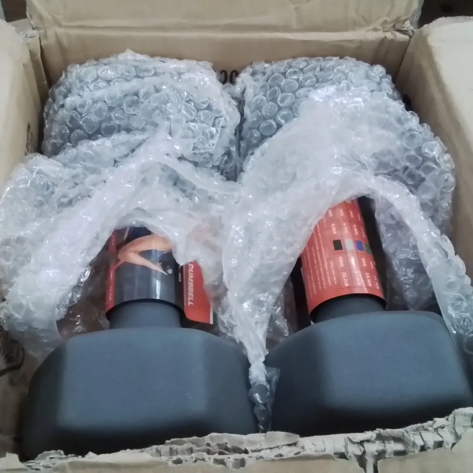 BOXED PAIR OF 8KG DUMBELLS 