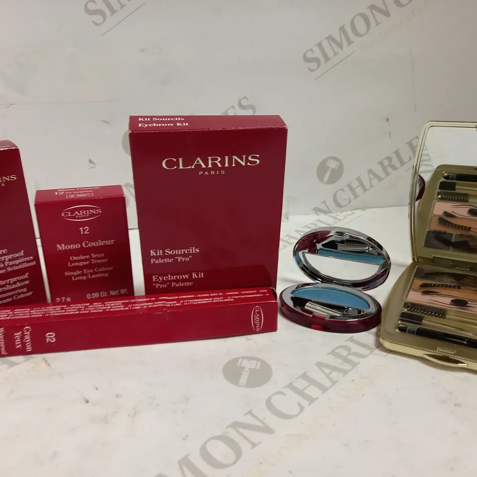 LOT OF APPROXIMATELY 50 CLARINS MAKE-UP ITEMS