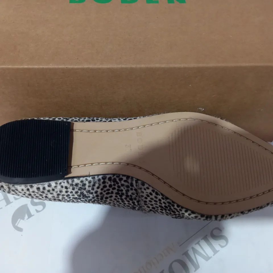 BOXED PAIR OF BODEN POINTED TOE SLIP-ON SHOES IN ANIMAL PRINT EU SIZE 37