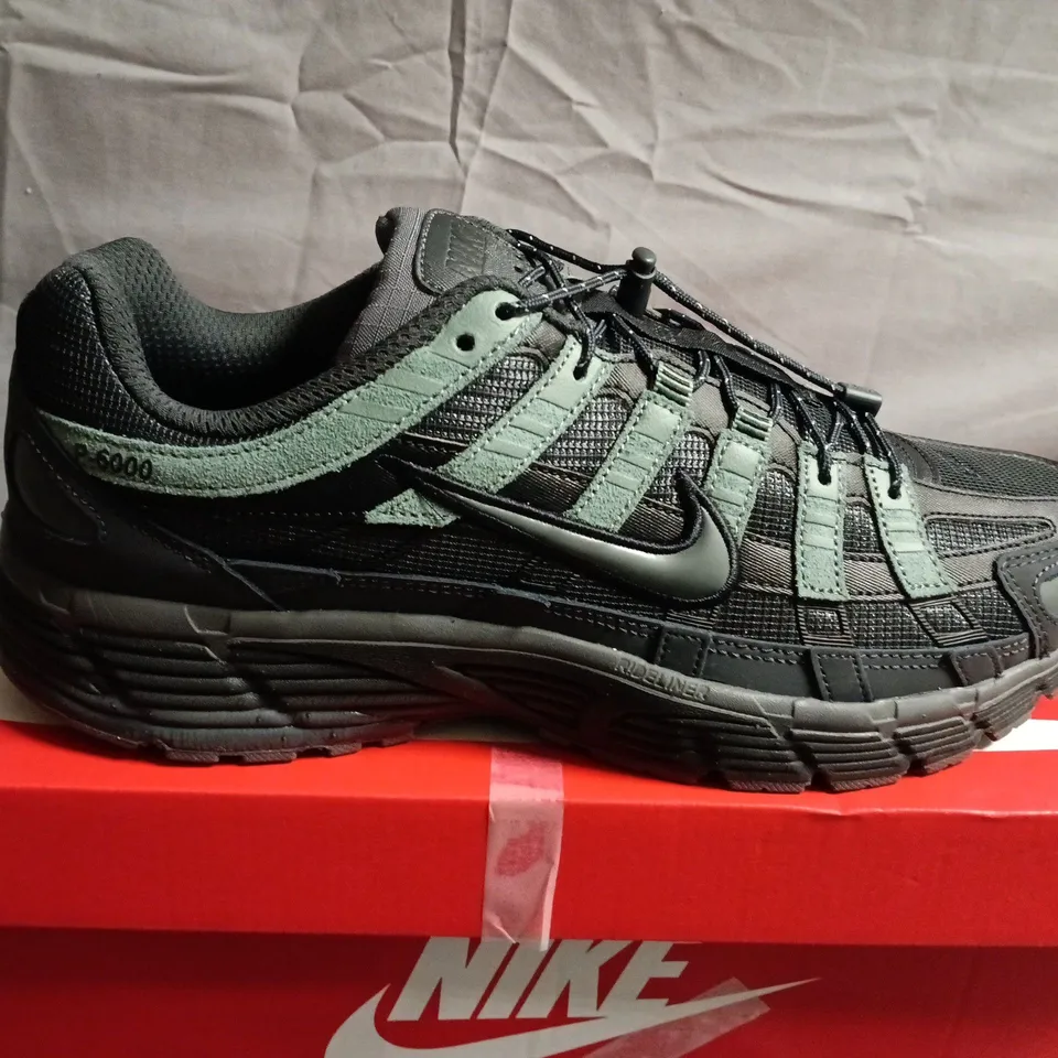 BOXED PAIR OF NIKE P-6000 TRAINERS - UK SIZE 10