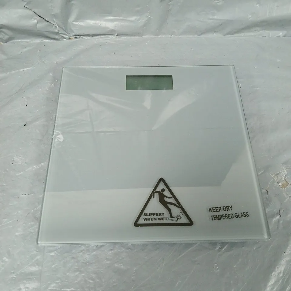 BOXED HABITAT ELECTRIC SCALE IN GREY