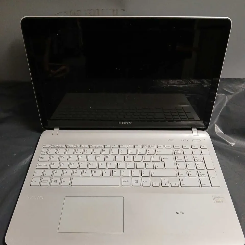 SONY VAIO LAPTOP SVF1521Q1EW