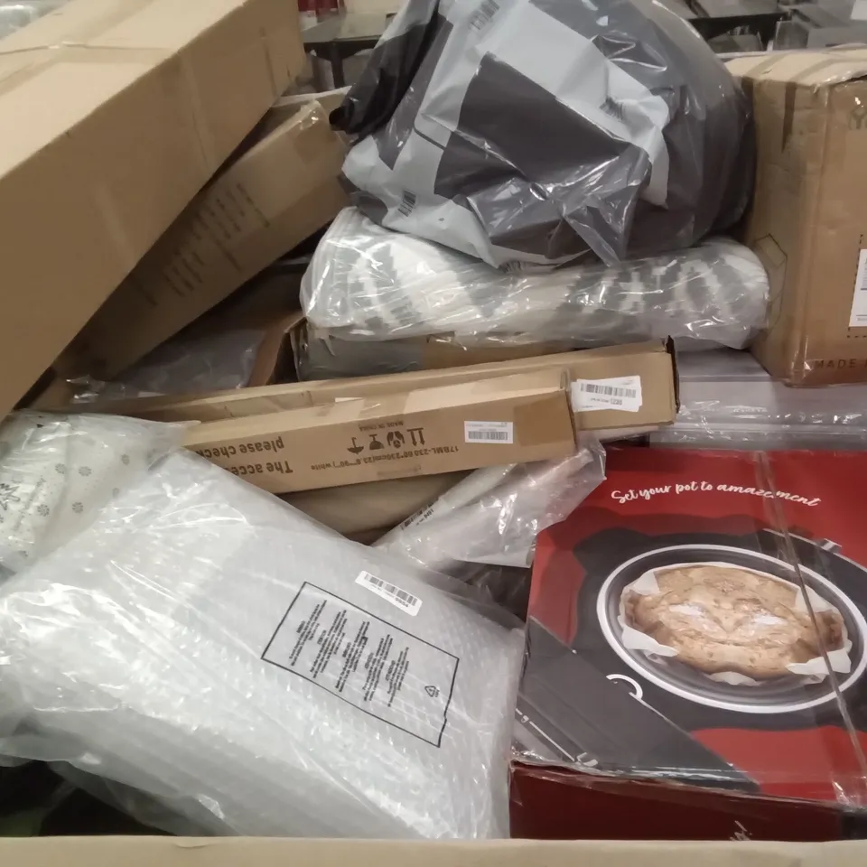 PALLET OF ASSORTED ITEMS INCLUDING KKTONER ROLLING STOOL, RETRACTABLE SAFETY GATE, BONSEN KITCHEN AIR FRYER, KINGROON 3D PRINTER, INSTANT POT MULTI-COOKER AIR FRYER