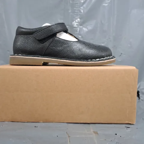BOXED PAIR OF MINI BODEN KIDS SHOES IN BLACK SIZE EU 29