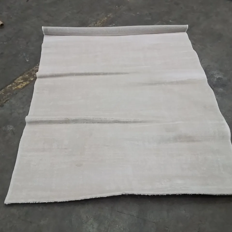 QUALITY DESIGNER AREA RUG - APPROXIMATELY 160X120CM