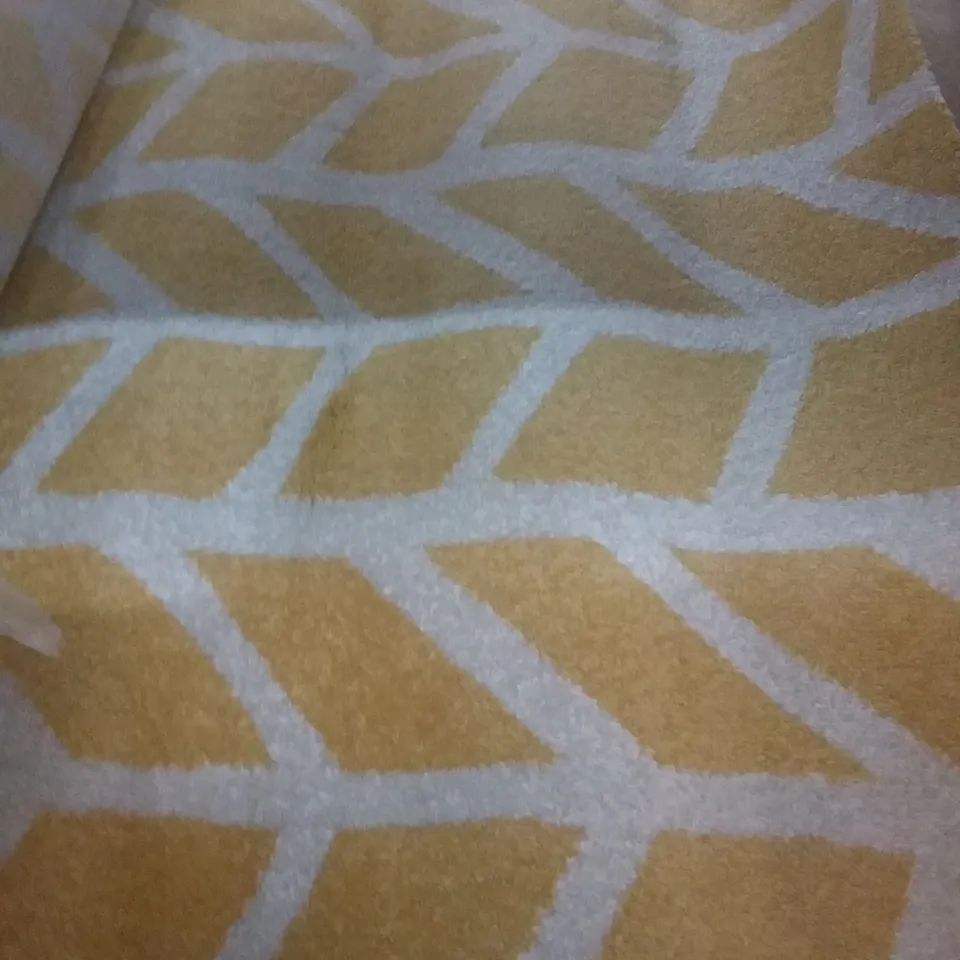 YELLOW PATTERNED RUG 120X170CM