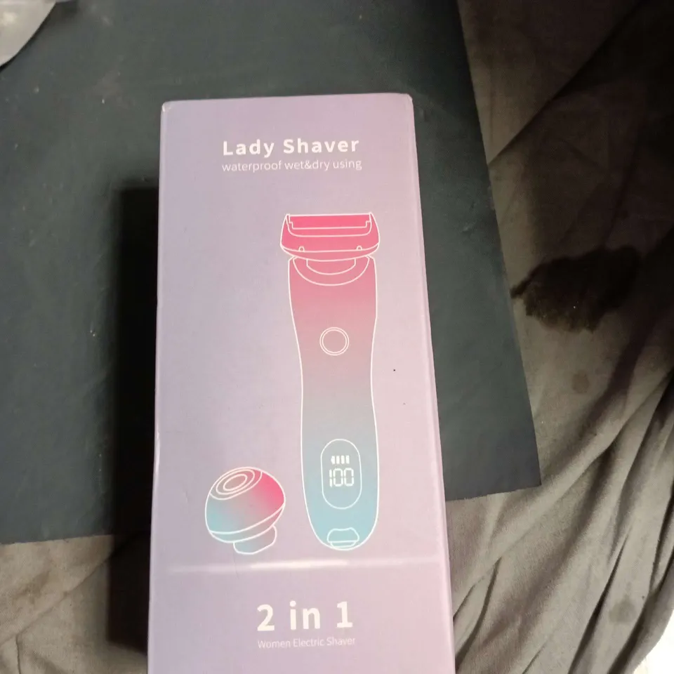 APPROXIMATELY 15 ASSORTED HEALTH AND BEAUTY ITEMS INCLUDING LADY SHAVER , BOOTS SOLTAN PROTECT & SWIM SUN LOTION AND HONEY BALM 