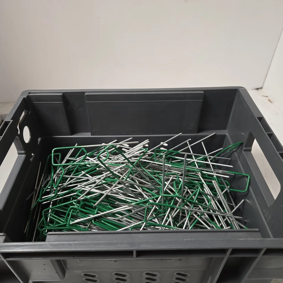 TOTE OF APPROXIMATELY 50 GARDEN U-PINS / U-SHAPED METAL GARDEN STAKES WITH GREEN TOP – BULK LOT