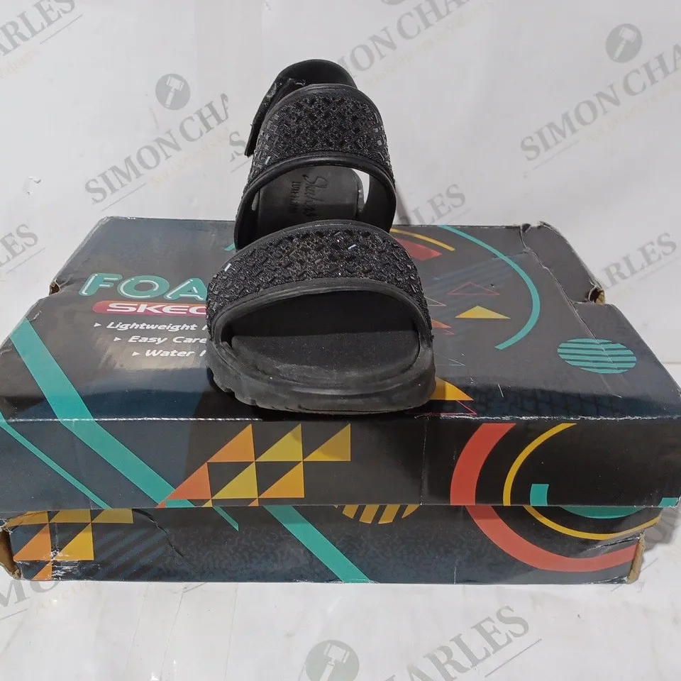 boxed PAIR OF SKETCHERS PARTY SANDAL IN BLACK SIZE 6