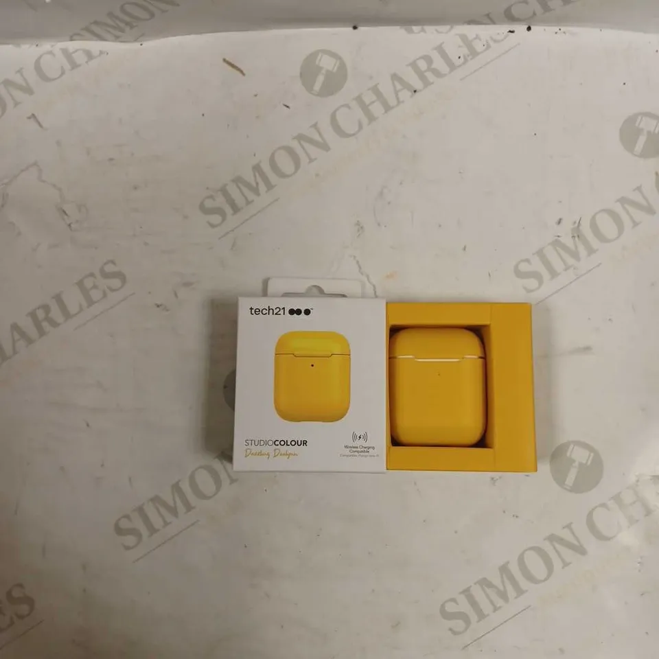 LOT OF APPROX 126 TO INCLUDE TECH21 STUDIO COLOUR YELLOW AIRPOD CASE