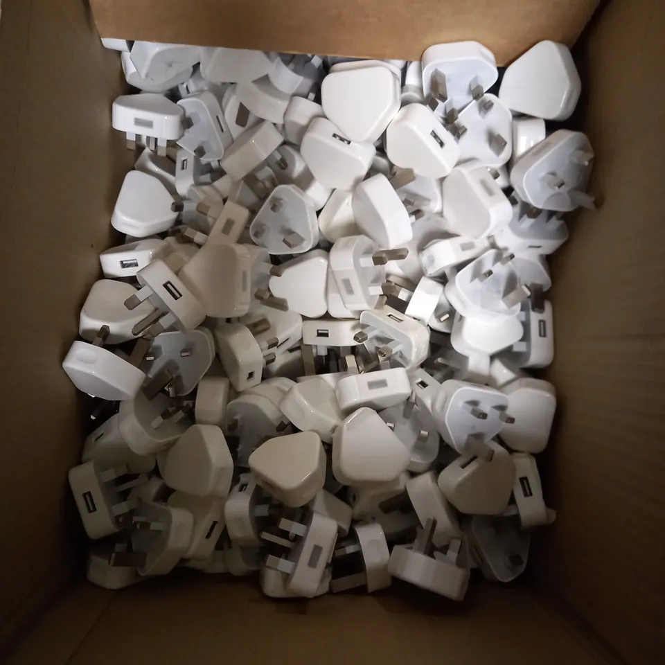 BOX OF APPLE PLUG ADAPTERS