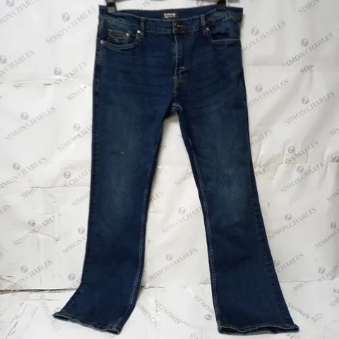 BOX OF ASSORTED JEANS APPROXIMATELY 8 TO INCLUDE COLOURS BLUE, DARK BLUE, BLACK