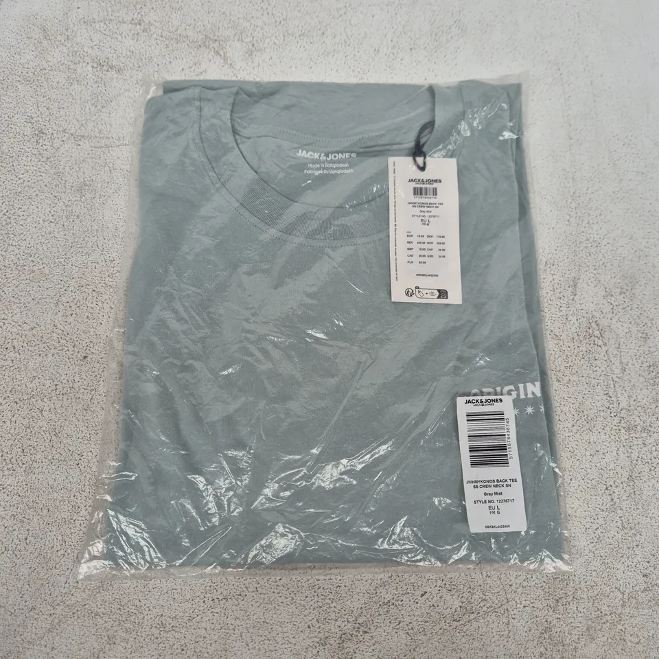 BAGGED JACK & JONES KONOS BACK TEE IN GREY MIST - EU LARGE