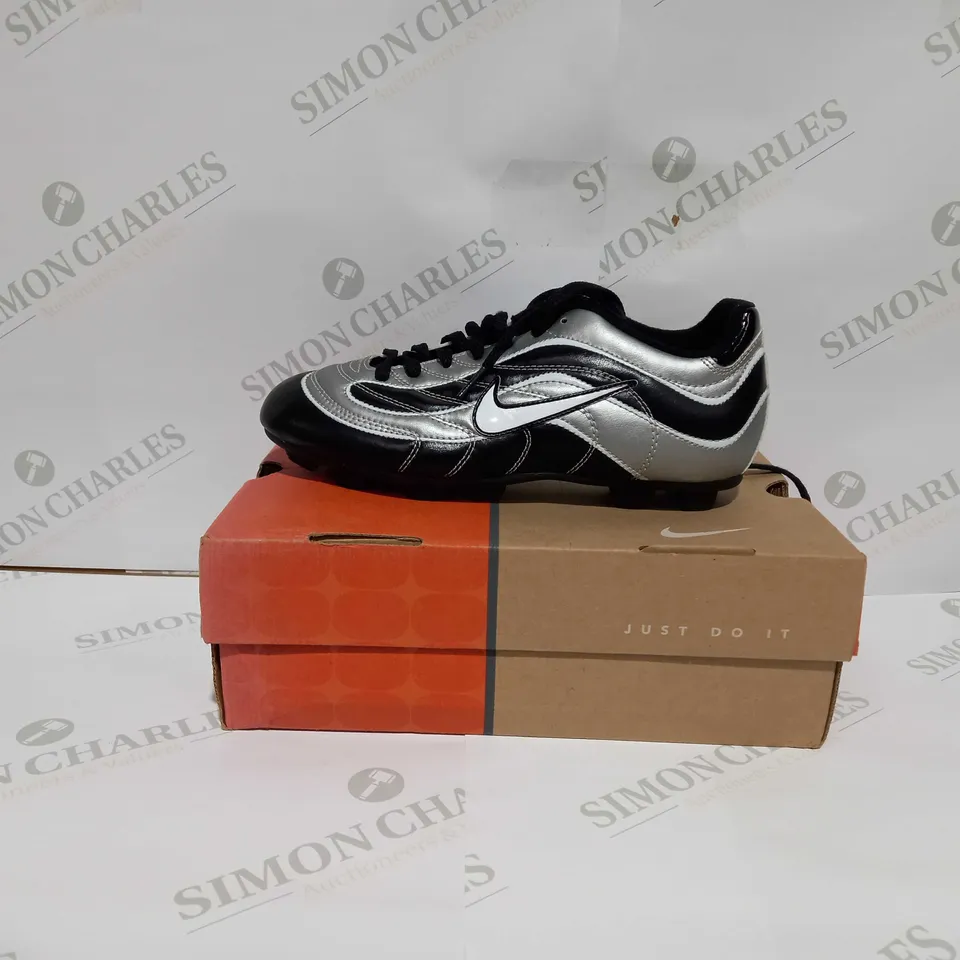 NIKE ULTRA CCEL 2 F.G FOOTBALL BOOTS IN BLACK AND WHITE- UK SIZE 6.5