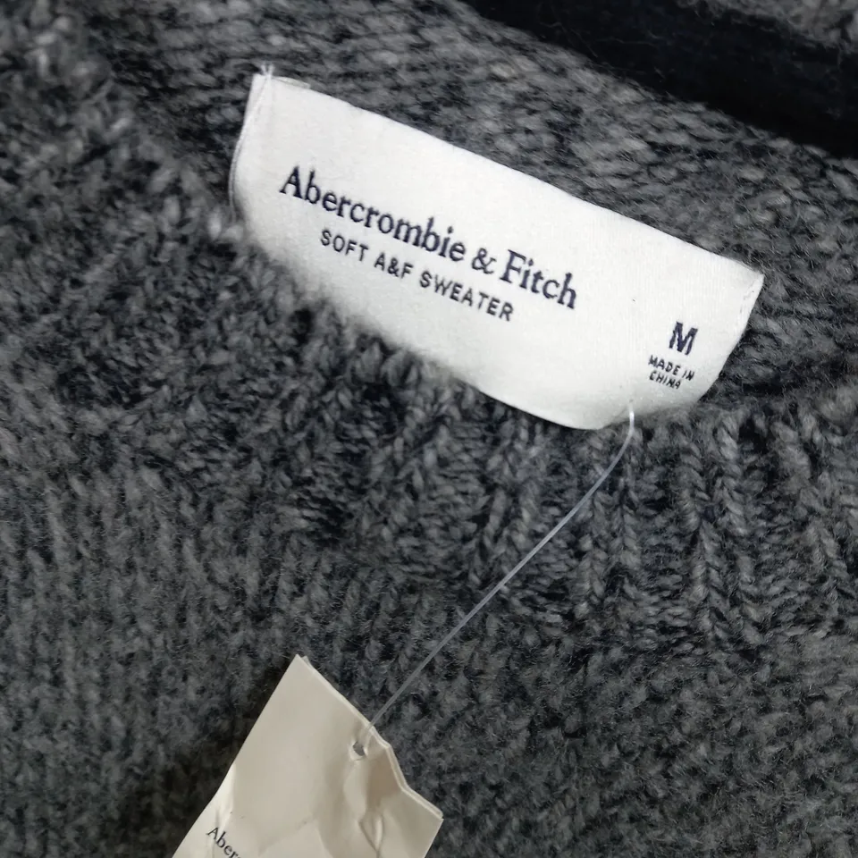 ABERCROMBIE & FITCH SWEATER - SIZE M