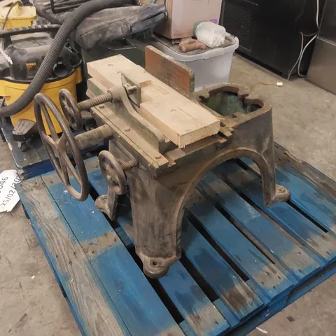 VINTAGE MACHINERY CLAMP TABLE