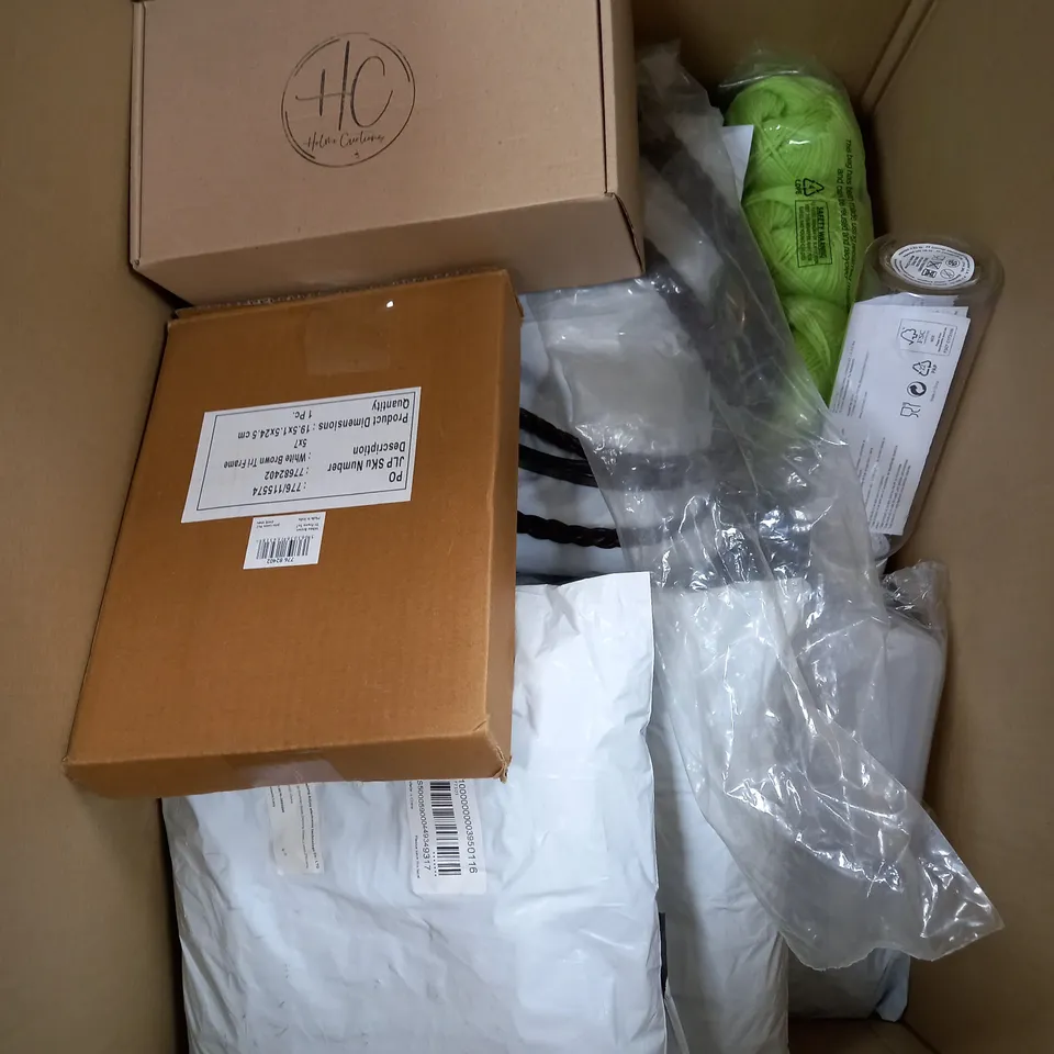 BOX OF APPROXIMATELY 15 ASSORTED ITEMS TO INCLUDE WATER BOTTLE, PICTURE FRAME, RUNNING PARACHUTE ETC 