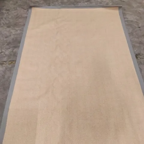 QUALITY DESIGN AREA RUG - APPROXIMATELY 238 cm x 160 cm