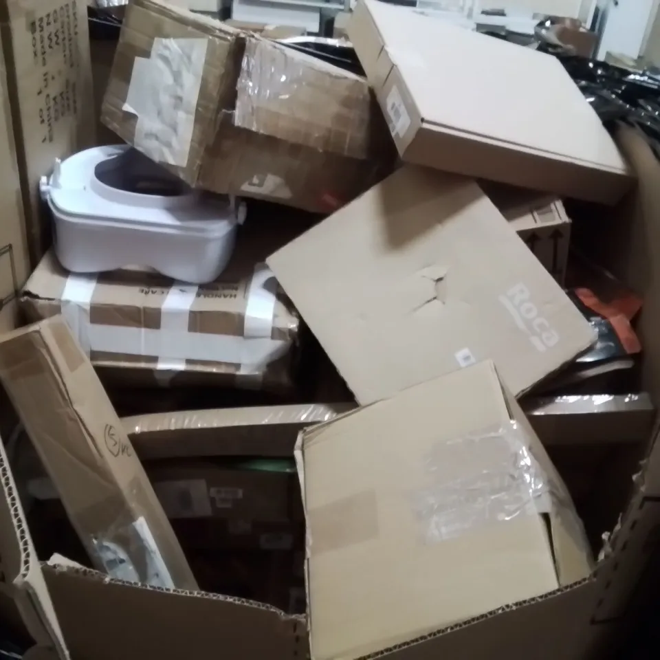 PALLET OF ASSORTED HOUSEHOLD GOODS AND PRODUCTS TO INCLUDE;CLOTHING RACK,ROUND TRAY,TENNIS RACKET 