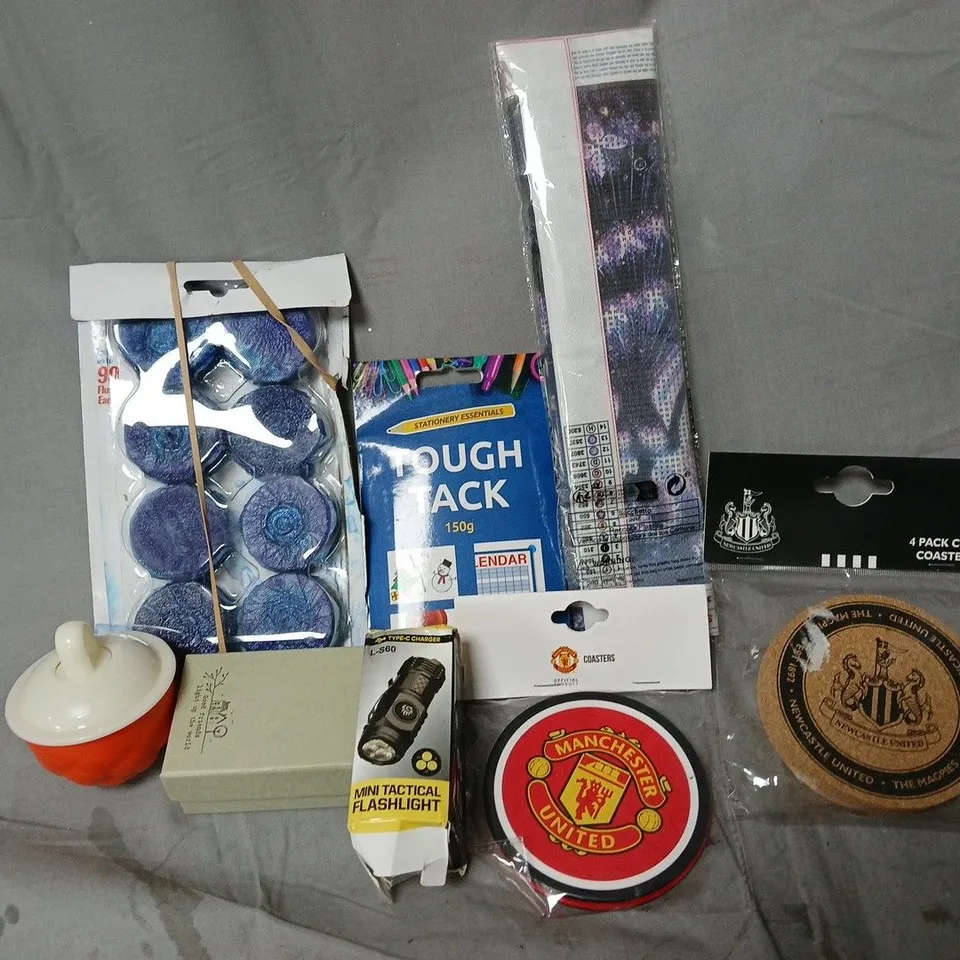 APPROXIMATELY 12 ASSORTED HOUSEHOLD ITEMS TO INCLUDE FOOTBALL TEAM COASTERS, TOUGH TACK, MINI TACTICAL FLASHLIGHT, ETC