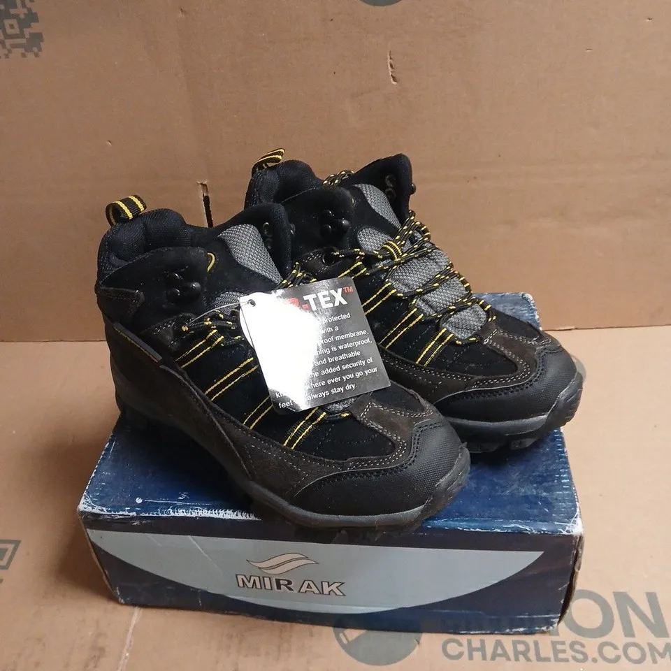 MIRAK WATERPROOF HIKING BOOTS – MIR-TEX, BLACK UK 3 BOXED