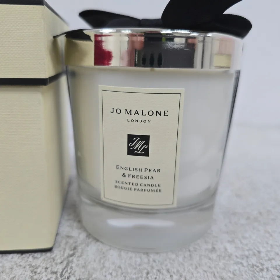 BOXED JO MALONE LONDON ENGLISH PEAR & FREESIA SCENTED CANDLE