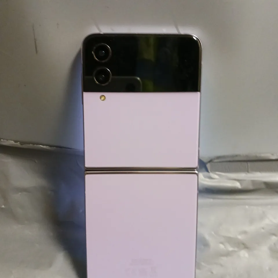 SAMSUNG GALAXY Z FLIP 4 SMARTPHONE IN PURPLE