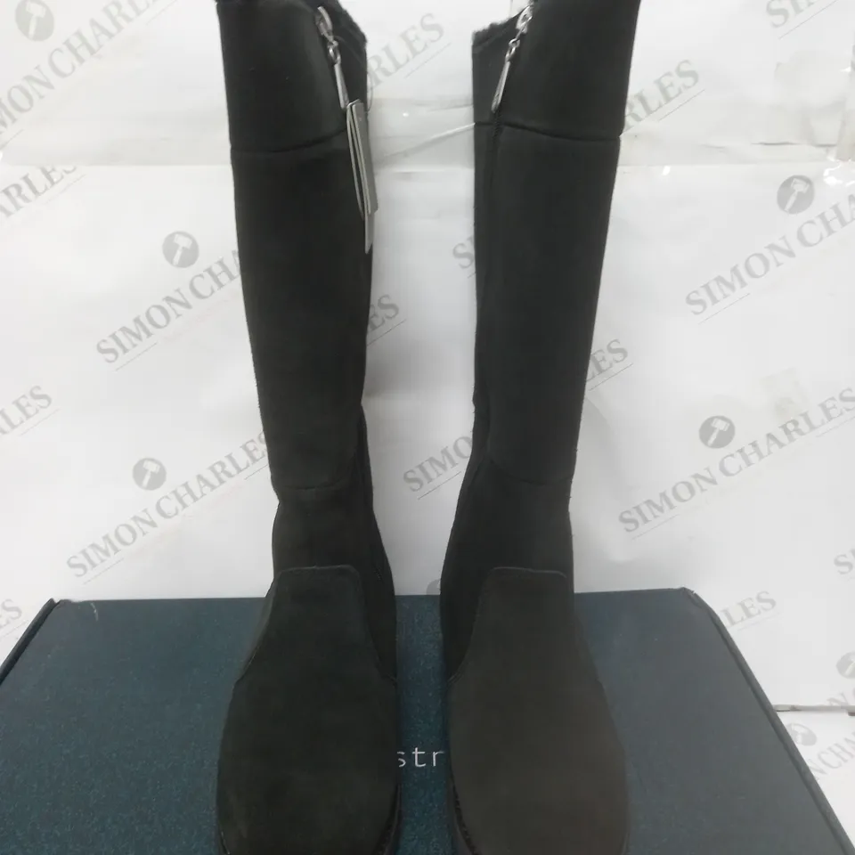 BOXED EMU AUSTRALIA BLACK BOOTS SIZE 6