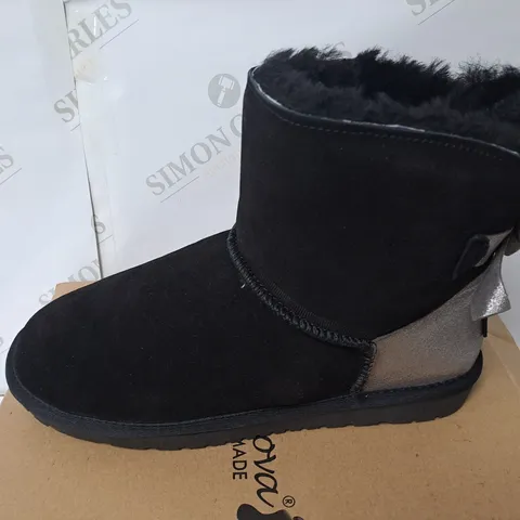 BOXED BONOVA BLACK SILVER BOW STYLE BOOTS SIZE 8