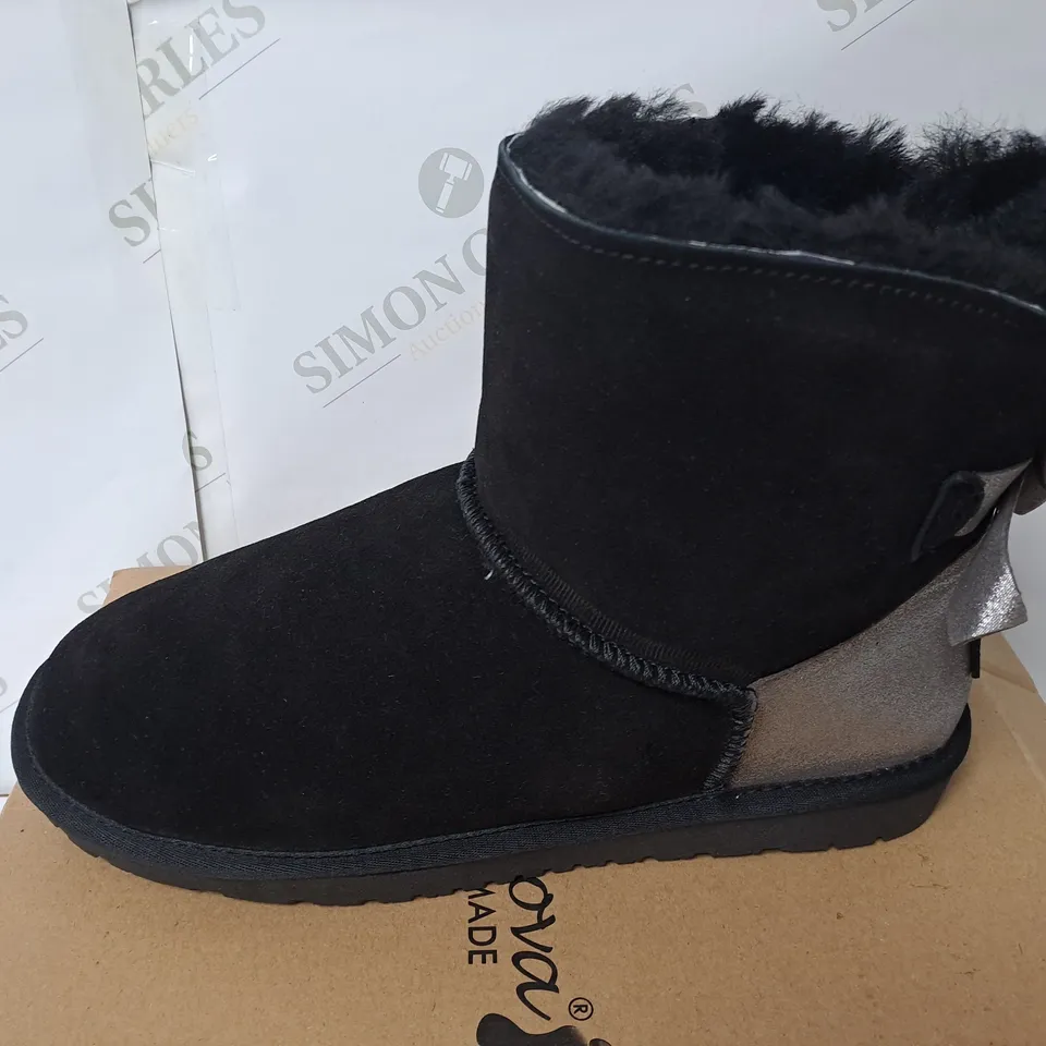 BOXED BONOVA BLACK SILVER BOW STYLE BOOTS SIZE 8